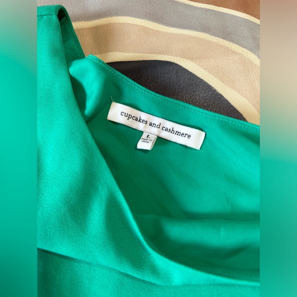 cupcakes and cashmere Deliz Dress Leaf Green - Picture 5 of 8